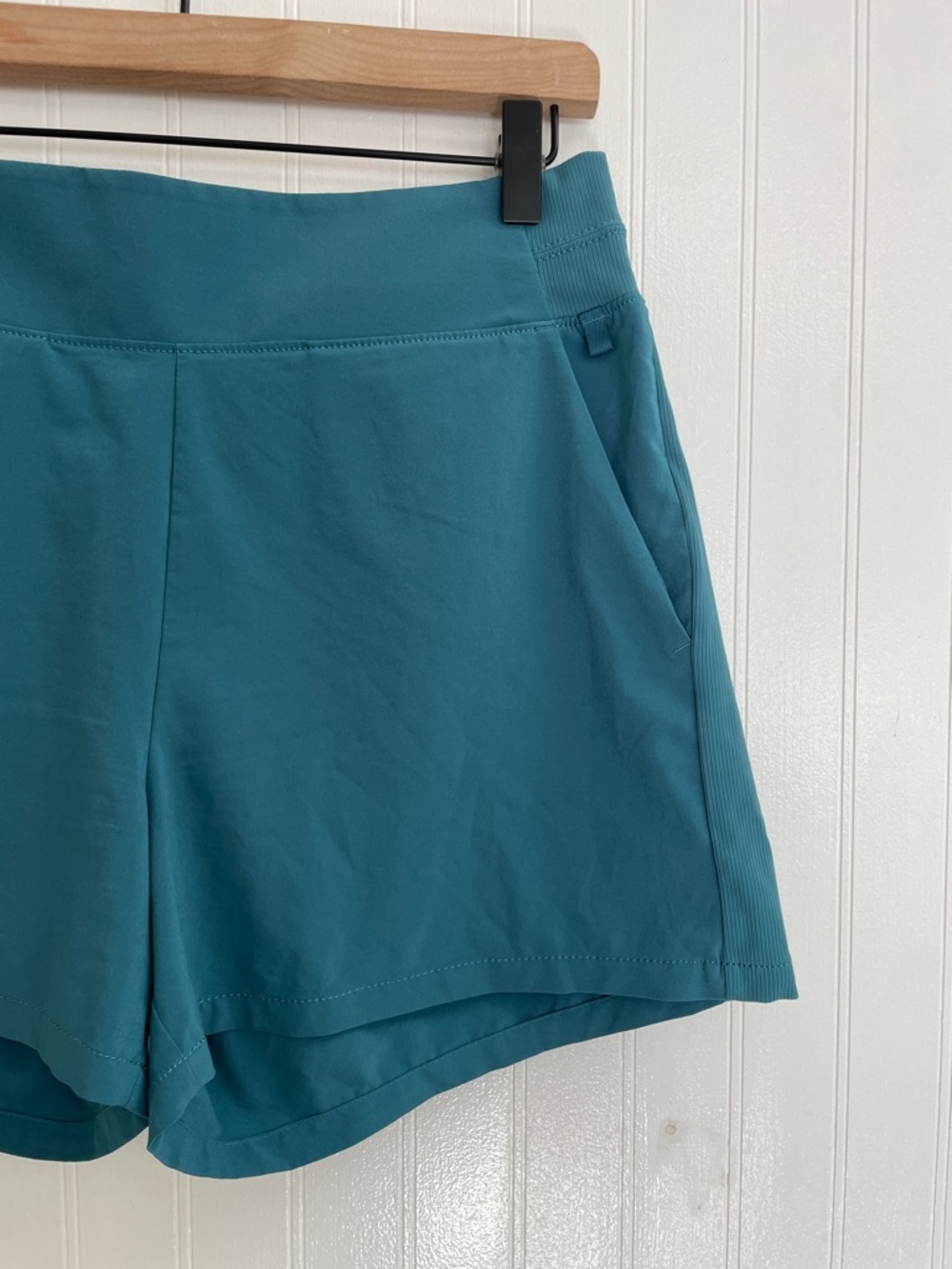 ATHLETA Brooklyn Short 3.5” Inseam in Borealis Green Teal Casual Travel Size 8 - Picture 7 of 11